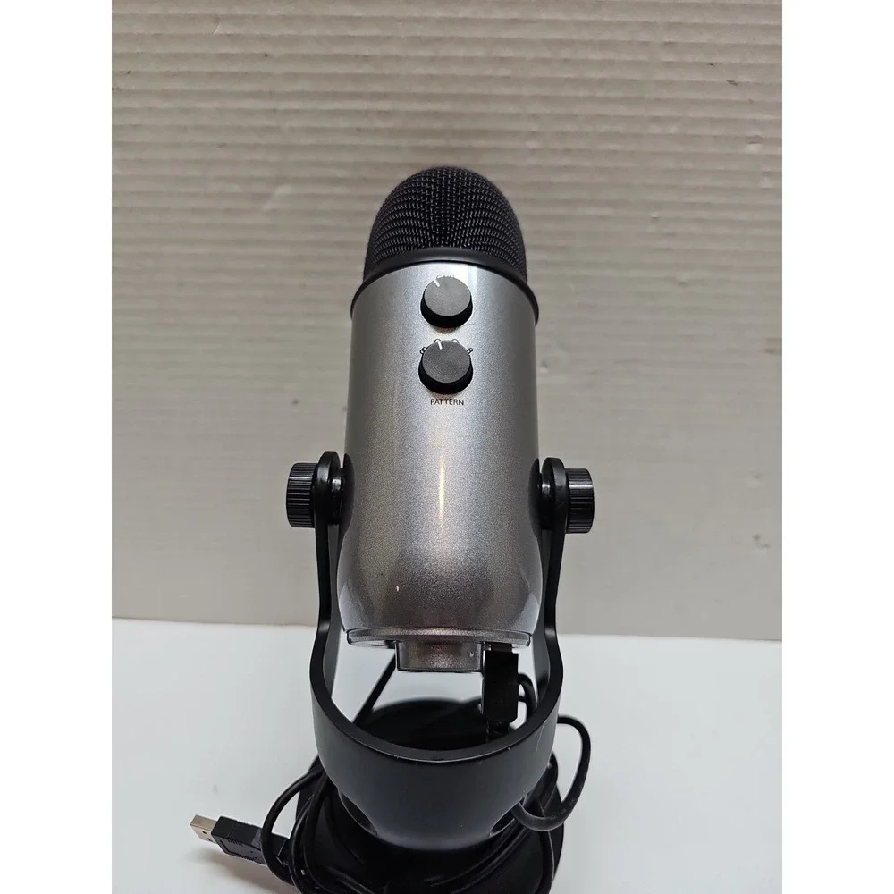 Blue Yeti Silver USB Microphone by Logitech – Pro Condenser Mic for Streaming‎